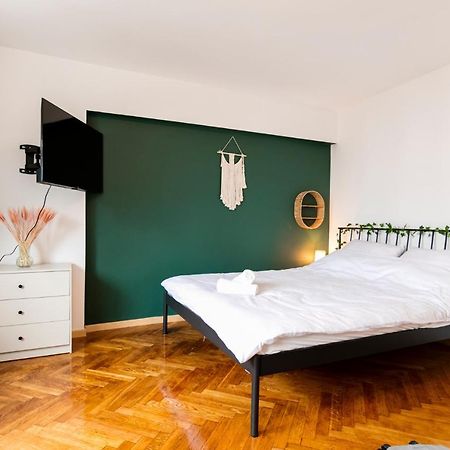 Chmielna Apartment: Central Warsaw with Smart TV and Wi-Fi Exterior photo