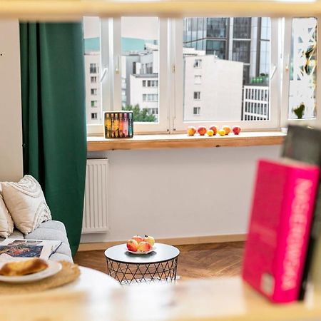 Chmielna Apartment: Central Warsaw with Smart TV and Wi-Fi Exterior photo