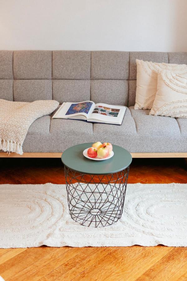 Chmielna Apartment: Central Warsaw with Smart TV and Wi-Fi Exterior photo