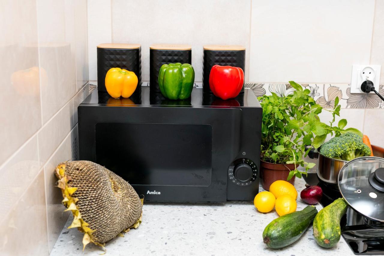 Chmielna Apartment: Central Warsaw with Smart TV and Wi-Fi Exterior photo
