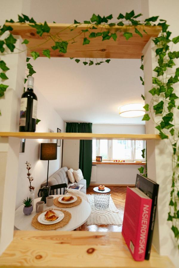 Chmielna Apartment: Central Warsaw with Smart TV and Wi-Fi Exterior photo