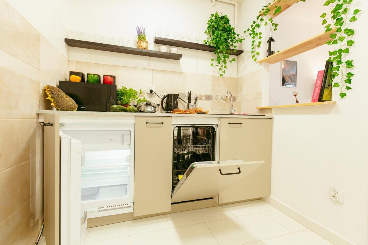 Chmielna Apartment: Central Warsaw with Smart TV and Wi-Fi Exterior photo