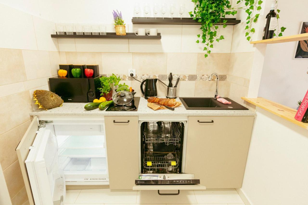 Chmielna Apartment: Central Warsaw with Smart TV and Wi-Fi Exterior photo