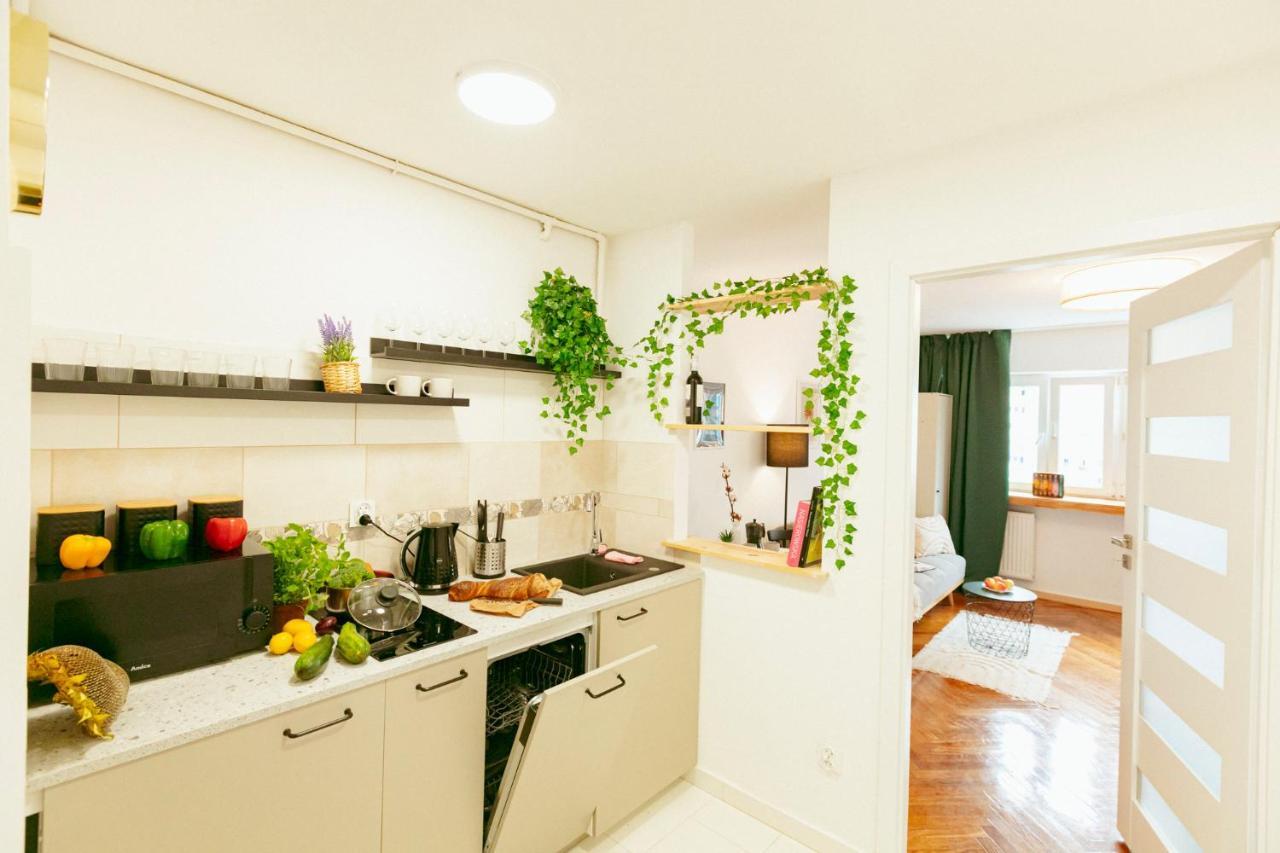 Chmielna Apartment: Central Warsaw with Smart TV and Wi-Fi Exterior photo