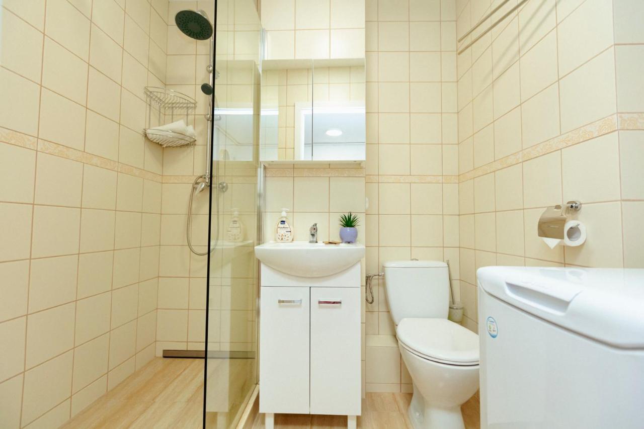 Chmielna Apartment: Central Warsaw with Smart TV and Wi-Fi Exterior photo