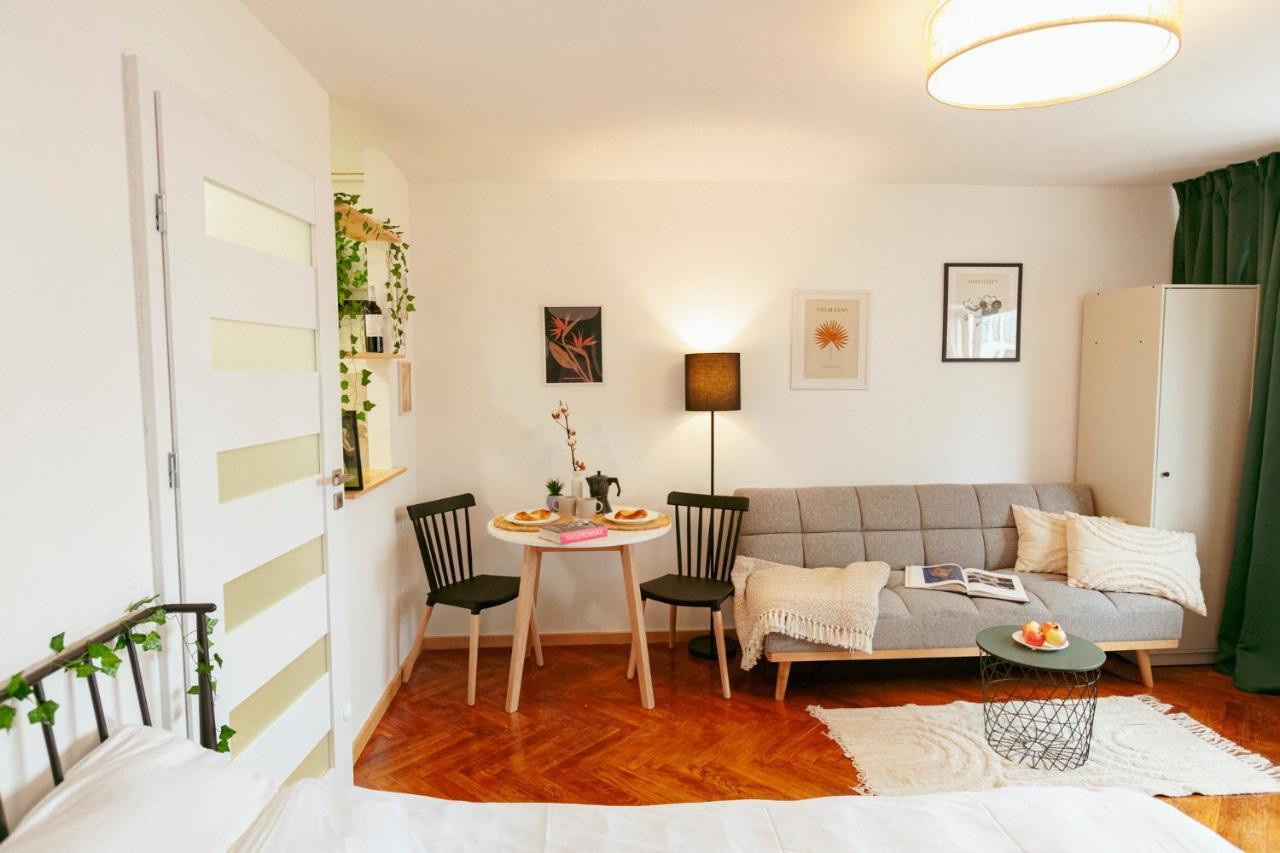 Chmielna Apartment: Central Warsaw with Smart TV and Wi-Fi Exterior photo